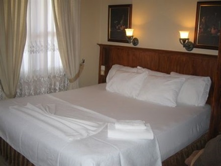 Sato Hotel, Side