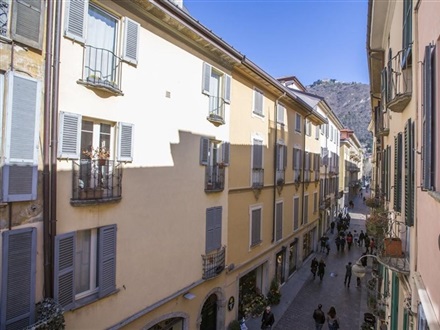 Medioevo In Centro, Como