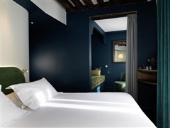 Room with King-Size Bed., Apartment