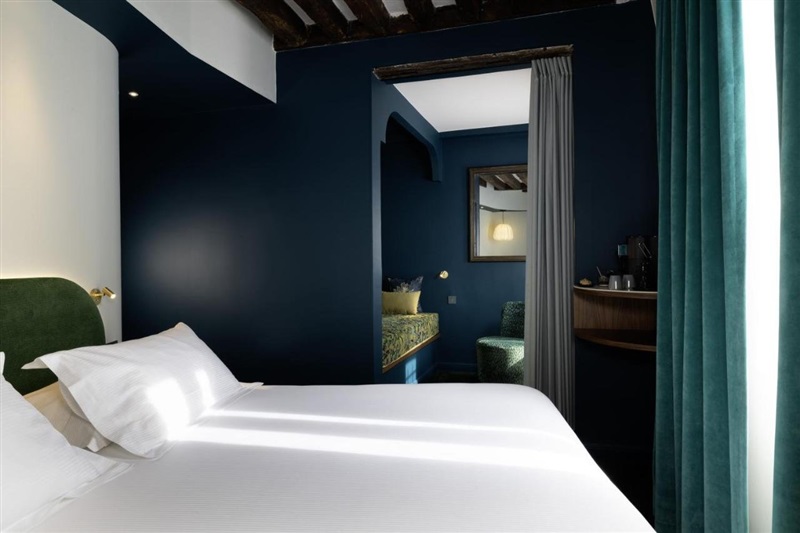 Room with King-Size Bed., Apartment
