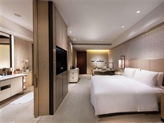 Executive Room with access to the executive lounge - 1 king bed