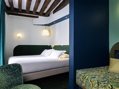 Room with King-Size Bed., Apartment