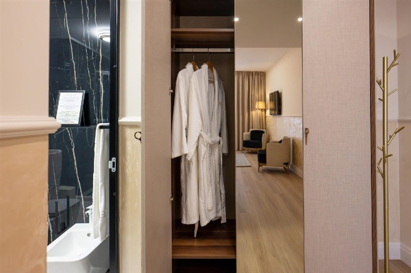 HOTEL LE BLANC COTROCENI.