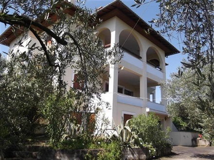 Villa Christina Apartments, Almyros